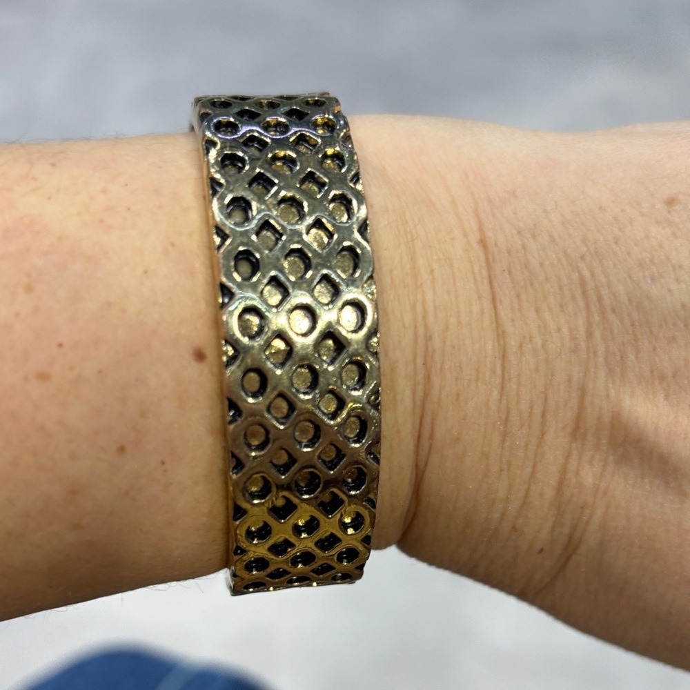 Elegant Gold Bangle Bracelet